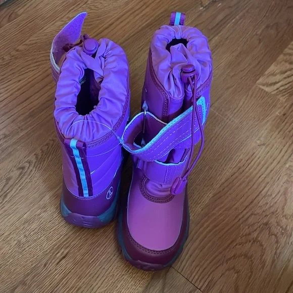 Lands End,girls winter/snow boots.